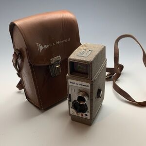 Bell & Howell Vintage 8 mm Film Model 319 Movie Camera with case - untested